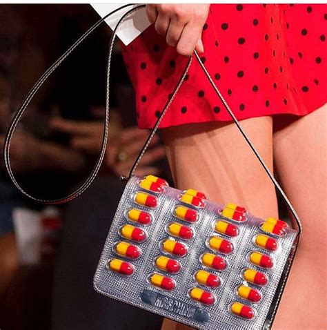 borsa moschino pillole imitazione